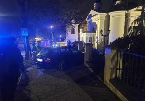 To pijany 19-latek wjechał BMW w ogrodzenie cerkwi w Chełmie
