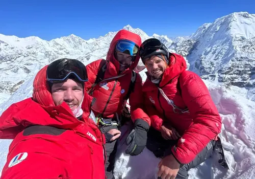 Francuski „Bon Matin” na północnej ścianie Peak 41 (6654 m)