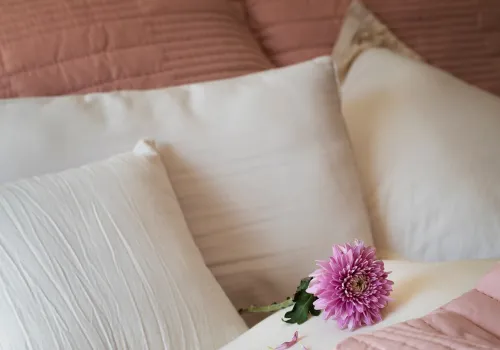 Jesienna pościel za niecałe 5 dyszek. Sinsay ma bawełniany komplet, IKEA też stawia na podobne wzory