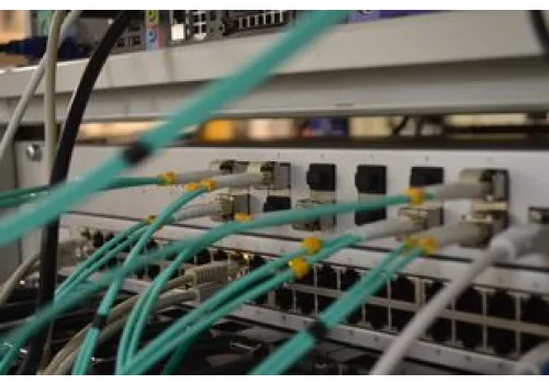 Luka CVE-2026–97631 w UEFI zagraża serwerom uruchamianym z sieci