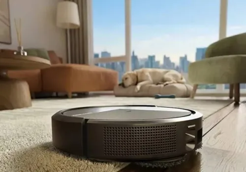 Ten robot sprzątający usuwa kurz z każdego kąta. Myje podłogi na błysk
