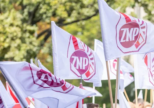 W ramach akcji „Politycy, pokażcie dokumenty!” ZNP sprawdził, co rząd ma w szufladzie? MEN potwierdziło, że nie powstał żaden rządowy projekt zmian ws. wynagradzania nauczycieli