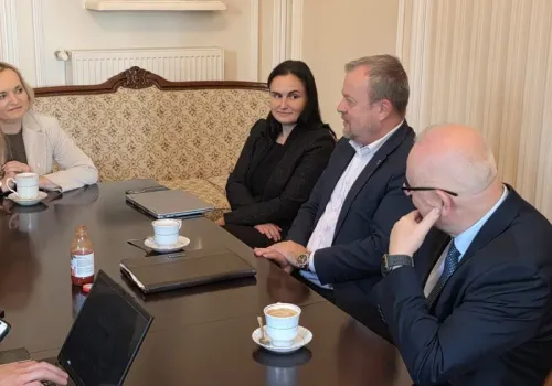Minister znalazła czas na spotkanie ze szpitalami powiatowymi. Wcześniej jej zabrakło na szczycie