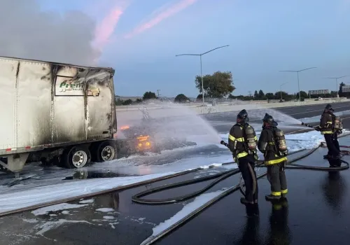 Tesla Semi stanęła w ogniu. Ogromny akumulator stał się ogromnym problemem