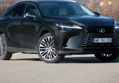 Lexus RX przekonał milion na całym świecie. U nas nawet 84 tys. zł taniej