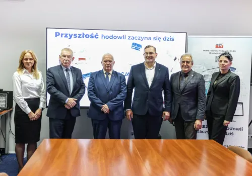 Rewolucja w polskich oborach. Genetyka z Parzniewa i cyfryzacja podniosą zyski z mleka