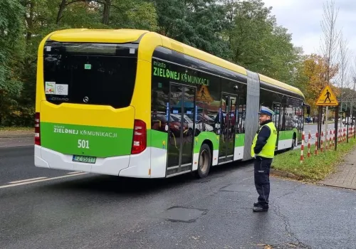 Cmentarz Zielona Góra. Tak będą kursować autobusy MZK na Wszystkich Świętych
