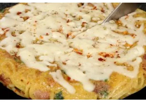 Weź dwa jajka i spaghetti. Ten obiad zrobisz na patelni w 10 minut