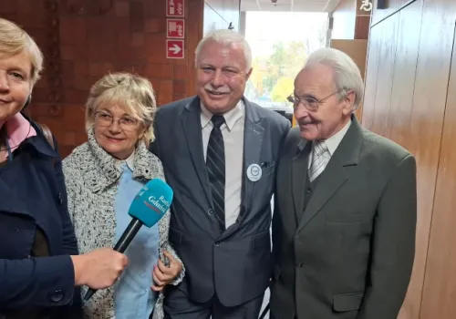 Odporni na dezinformację i oszustwa. Senior mówi: sprawdzam