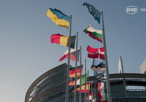 Parlament Europejski przyznał Nagrodę im. Daphne Caruany Galizii 2026 za śledztwo dotyczące porozumienia migracyjnego Włoch i Albanii