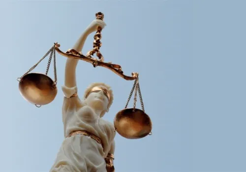 Do… siedmiu razy sztuka? Choroby sędziów, urlopy i wnioski obrońców, a wyroku za postrzelenie dalej nie ma