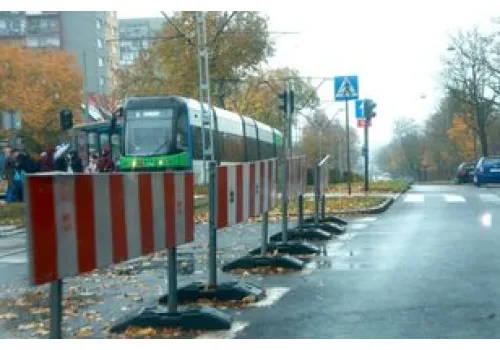 Wszystkich Świętych 2026 w Szczecinie. Kiedy spodziewać się największego ruchu przy cmentarzach?