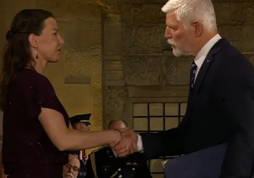 Prezydent Petr Pavel wręczył odznaczenia państwowe. Pośmiertnie uhonorował Adriana Wernera