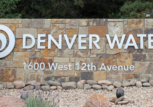 Denver: wyższe stawki za wodę i patrol w sezonie 2027