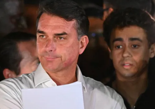 Flavio Bolsonaro nie uznaje porażki. Ogłosił się prezydentem