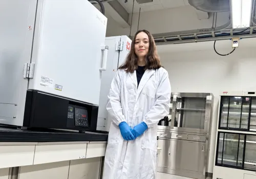 Z Krakowa do Japonii. Doktorantka Politechniki Krakowskiej bada nanomateriały wykorzystujące światło