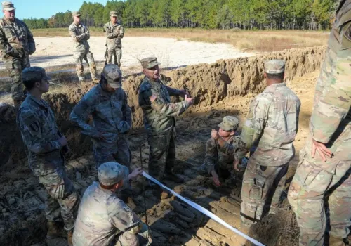 US Army ćwiczy kopanie tymczasowych grobów polowych
