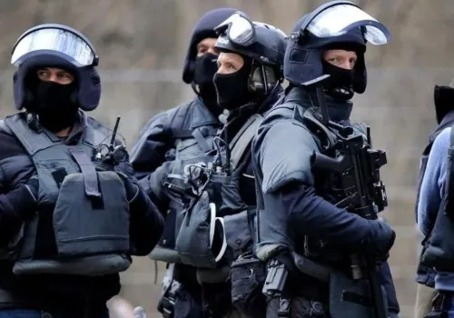 Niemcy: Akcja policji w Kassel, padły strzały. Funkcjonariusze otoczyli budynek