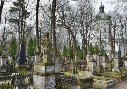 Stare Powązki przed 52. kwestą. Uratowano już ponad 1700 pomników