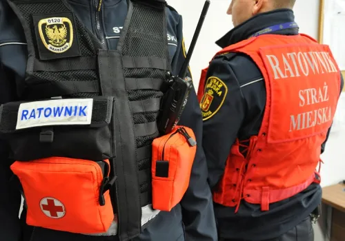 „Przeżyłam wojnę, to byle upadek nie może mi zaszkodzić”. Nietypowa interwencja w centrum Warszawy
