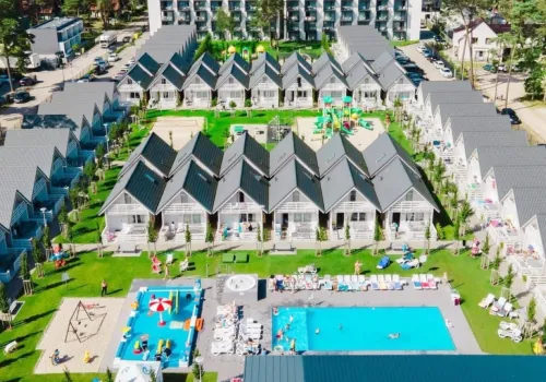 UOKiK stawia zarzuty Holiday Park & Resort. Nocleg za 88 zł, a na końcu tysiące złotych.