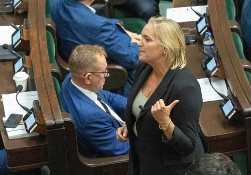 Po szczekaniu Chorosińskiej zaskakujące doniesienia z PiS. „Wykorzystuje swoje pięć …