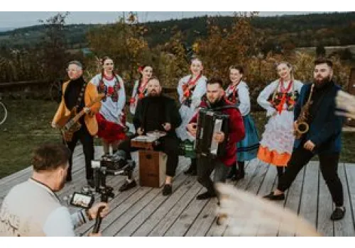 Gorąca premiera z Podkarpacia! Demeters wydali folkowy hit "Rzeszowska Dziewczyna"