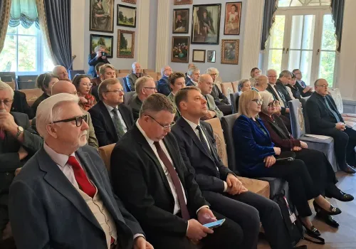 Prezydentów Torunia i Bydgoszczy nie było na konferencji o sąsiedzkich relacjach obu miast