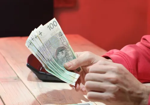 Co trzy lata to za rzadko. Lewica chce zmienić zasady przyznawania pomocy