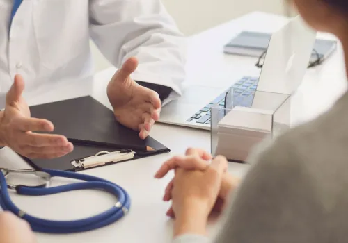 Rewolucja w programach lekowych. Najtańsze terapie biologiczne trafią ze szpitali do zwykłych aptek