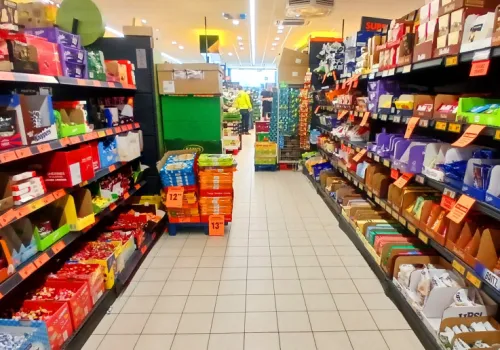 Wyniki giganta dyskontów pod presją cenową. Konkurencja nie śpi
