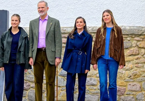 Królowa Letizia poślizgnęła się na kutrze w Llanes. Takiej reakcji u jej córki nikt się nie spodziewał