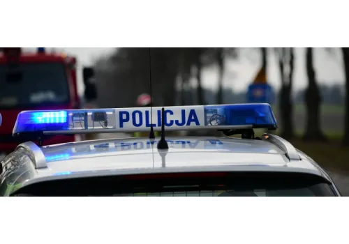 Utrudnienia na drodze krajowej po zderzeniu samochodu osobowego i ciężarówki