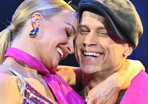 Maciej Zakościelny i Sara Janicka potwierdzili plotki. Pokazała wielki brylant
