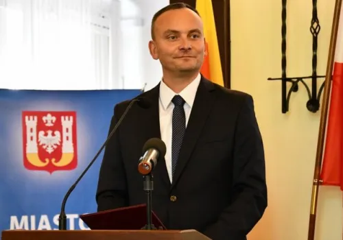 Patryk Kaźmierczyk, lider KO w Inowrocławiu, nawołuje do dymisji prezydenta miasta