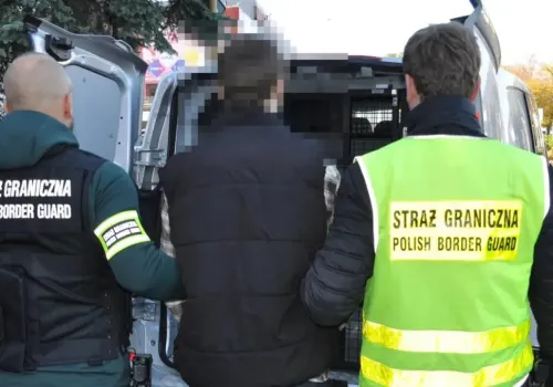 Fałszywe dokumenty dla migrantów. Rozbito grupę przestępczą