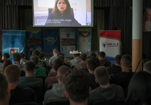 Psychologowie ruszyli do szkół. W powiecie rzeszowskim uczą, jak rozpoznać kryzys