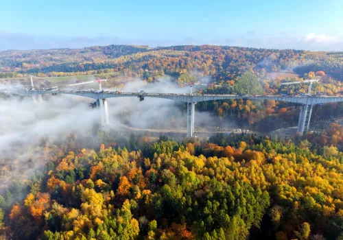 Połączyła brzegi doliny 80 metrów nad ziemią. Niezwykła konstrukcja na S19