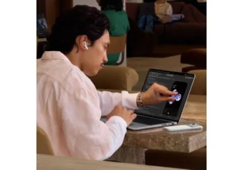 Powrót świecącego jabłka i pierwszy dotykowy ekran PROLED XDR — to właśnie topowy MacBook Pro