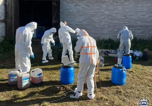 Policja ujawniła fabrykę narkotyków w gminie Sadowie. W środku było 680 kilogramów klefedronu