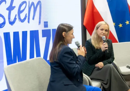 „Mam odwagę prosić o pomoc”. Ministerstwo Zdrowia rozpoczyna ogólnopolską kampanię