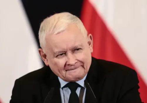 Kaczyński zaczął kombinować z wyjściem z UE. Riposta Sikorskiego pozbawia złudzeń