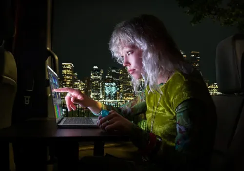 Piekło zamarzło! Apple pokazuje pierwszego MacBooka Pro z dotykowym ekranem