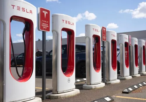 Tesla w Bydgoszczy postawi superładowarkę. Zdecydowali o tym internauci