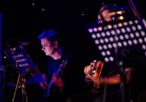 Muzyka u Źródeł wraca do Bydgoszczy. Francuskie piosenki, jazz i wielkie przeboje