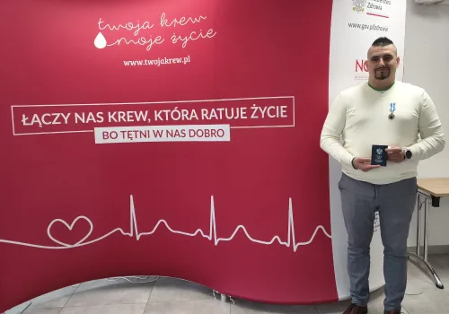 Ponad 20 litrów krwi i wyjątkowe wyróżnienie dla policjanta
