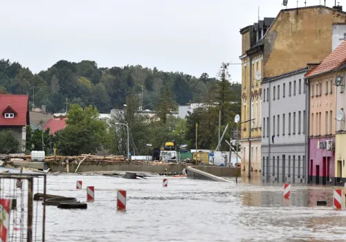 Pamiętacie powódź w Polsce w 2024 r? Wiemy już, przez co była tak tragiczna