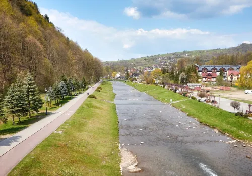 To nie Zakopane, a widoki zapierają dech. Uzdrowisko jak z bajki z łatką najtańszego