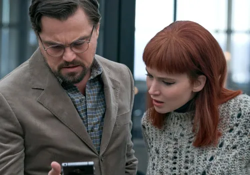 Polacy zarwą nockę. 5 nieoczywistych komedii na Netfliksie