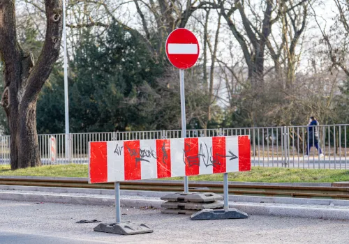 Od dziś kolejne zmiany przy cmentarzach. 1 listopada zamkną Ku Słońcu